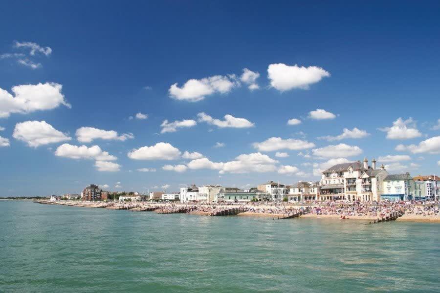 Panoramic Sea Views In Beachfront Apt W Balcony Bognor Regis Buitenkant foto