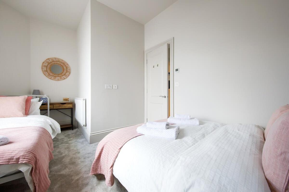 Panoramic Sea Views In Beachfront Apt W Balcony Bognor Regis Buitenkant foto
