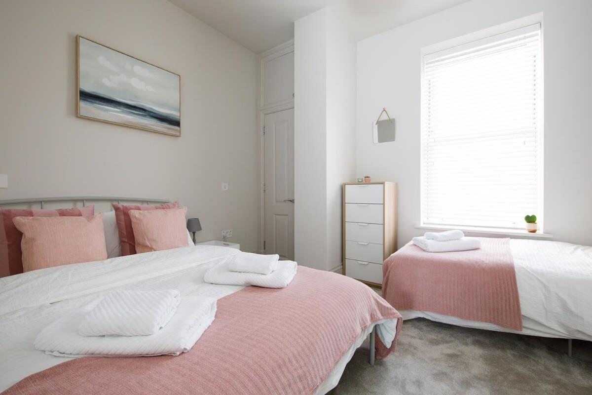 Panoramic Sea Views In Beachfront Apt W Balcony Bognor Regis Buitenkant foto