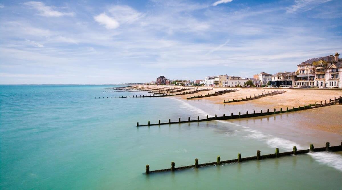 Panoramic Sea Views In Beachfront Apt W Balcony Bognor Regis Buitenkant foto