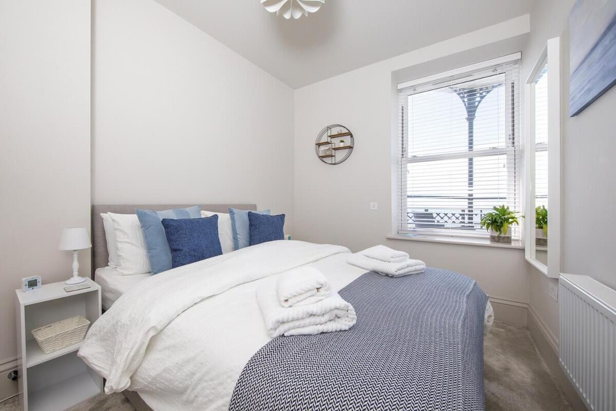 Panoramic Sea Views In Beachfront Apt W Balcony Bognor Regis Buitenkant foto