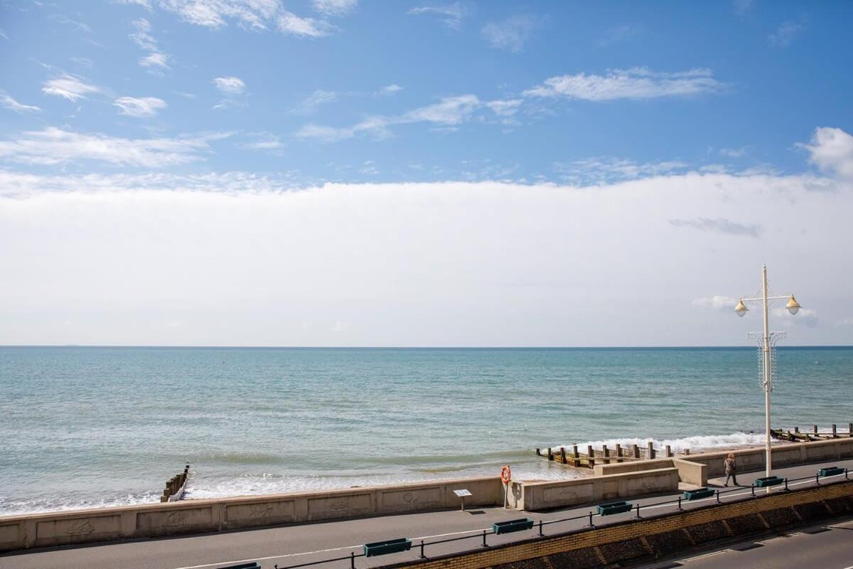 Panoramic Sea Views In Beachfront Apt W Balcony Bognor Regis Buitenkant foto