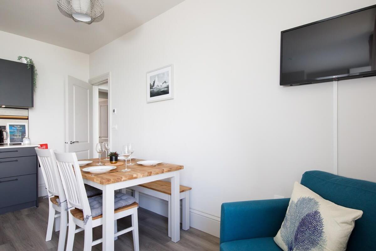 Panoramic Sea Views In Beachfront Apt W Balcony Bognor Regis Buitenkant foto