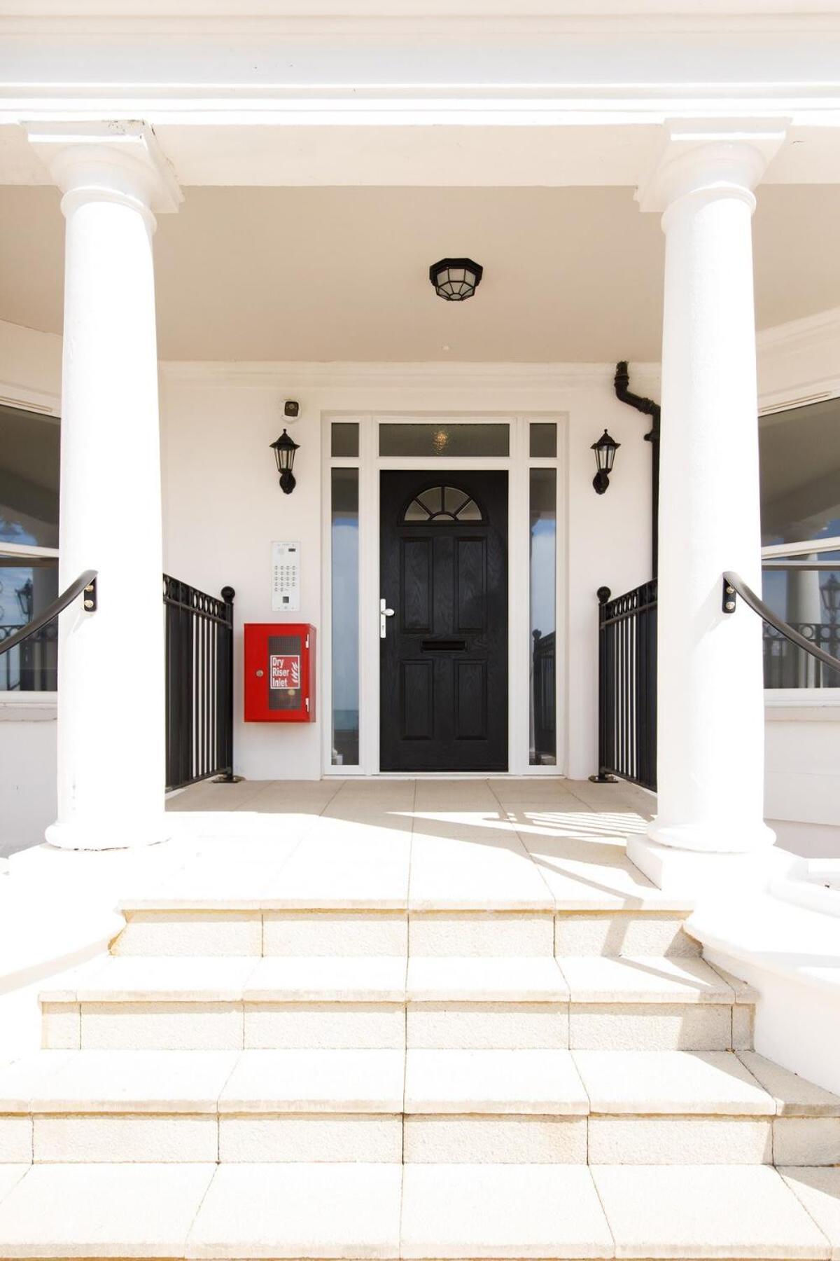 Panoramic Sea Views In Beachfront Apt W Balcony Bognor Regis Buitenkant foto